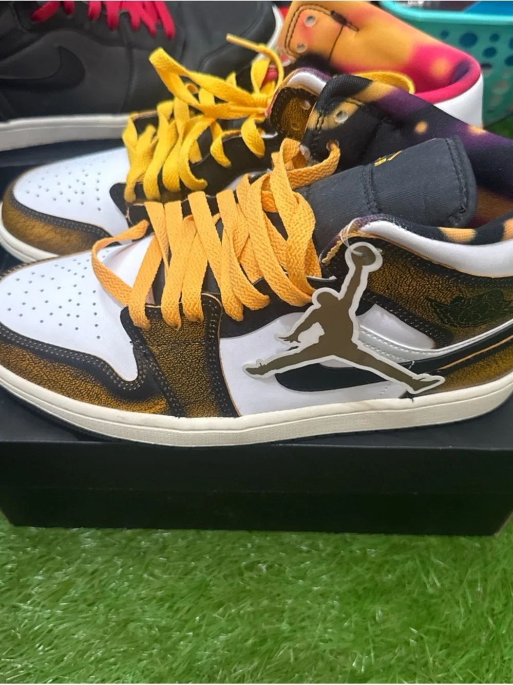 Jordan 1 mid